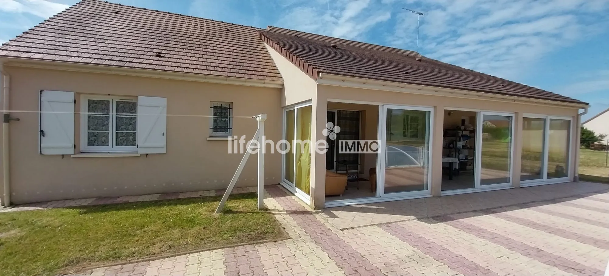 Spacieux pavillon T5 avec piscine couverte à Concremiers - 96m² habitables, terrain 1400m² 