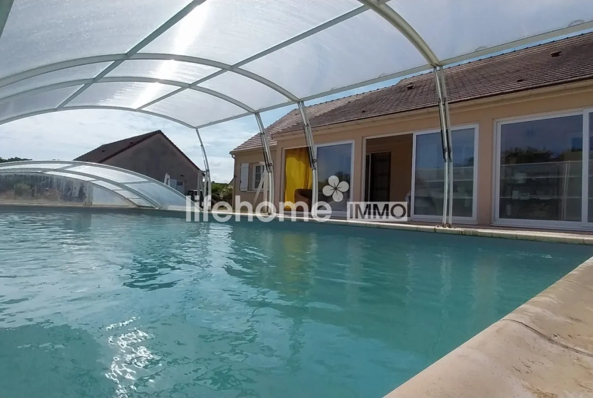 Spacieux pavillon T5 avec piscine couverte à Concremiers - 96m² habitables, terrain 1400m² 