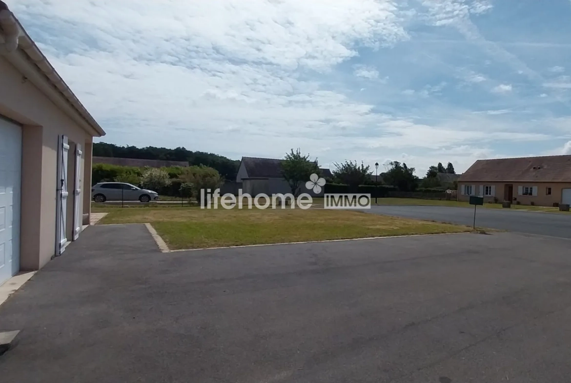 Spacieux pavillon T5 avec piscine couverte à Concremiers - 96m² habitables, terrain 1400m² 