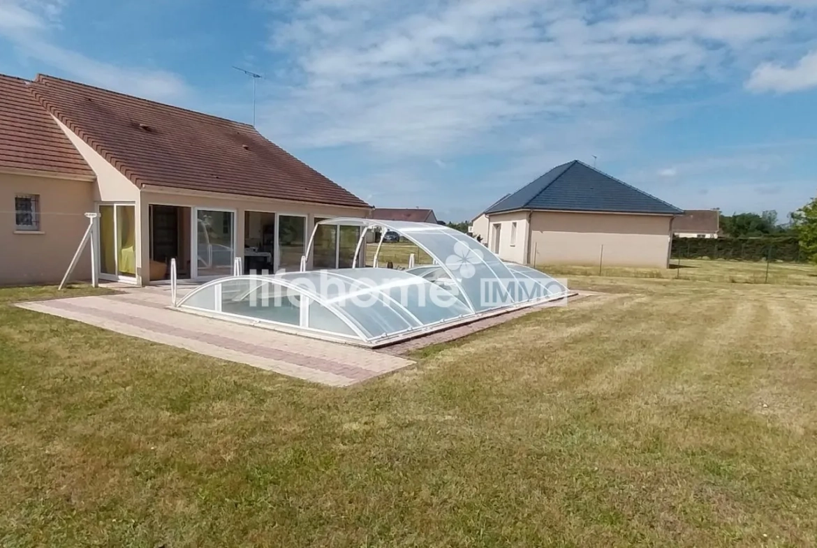 Spacieux pavillon T5 avec piscine couverte à Concremiers - 96m² habitables, terrain 1400m² 