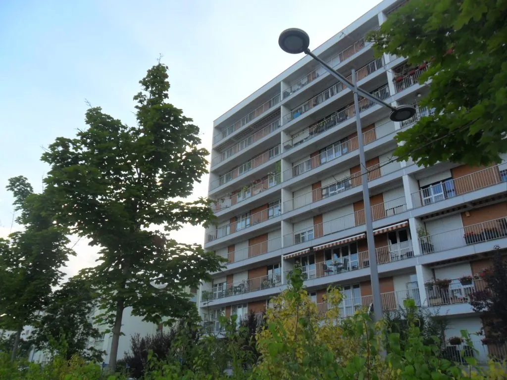 Appartement T5 de 96 m² à Vandoeuvre-lès-Nancy avec balcon et parking 