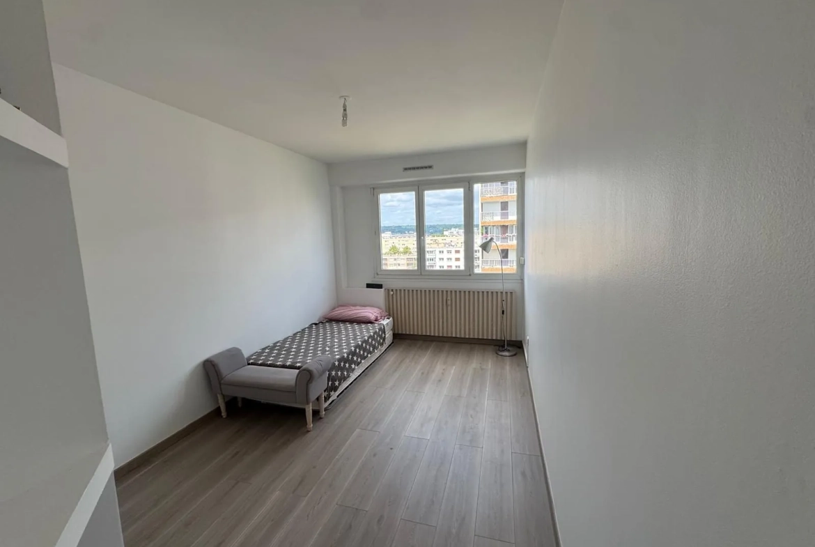 Appartement T5 de 96 m² à Vandoeuvre-lès-Nancy avec balcon et parking 
