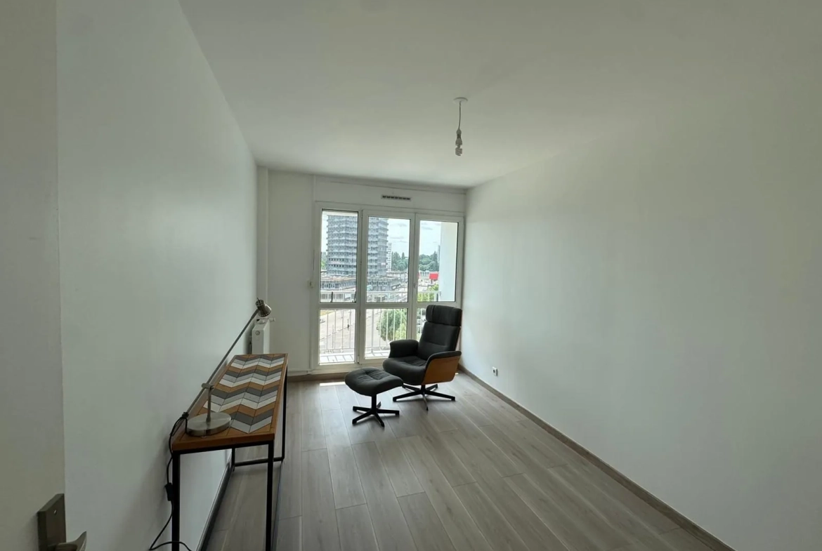 Appartement T5 de 96 m² à Vandoeuvre-lès-Nancy avec balcon et parking 
