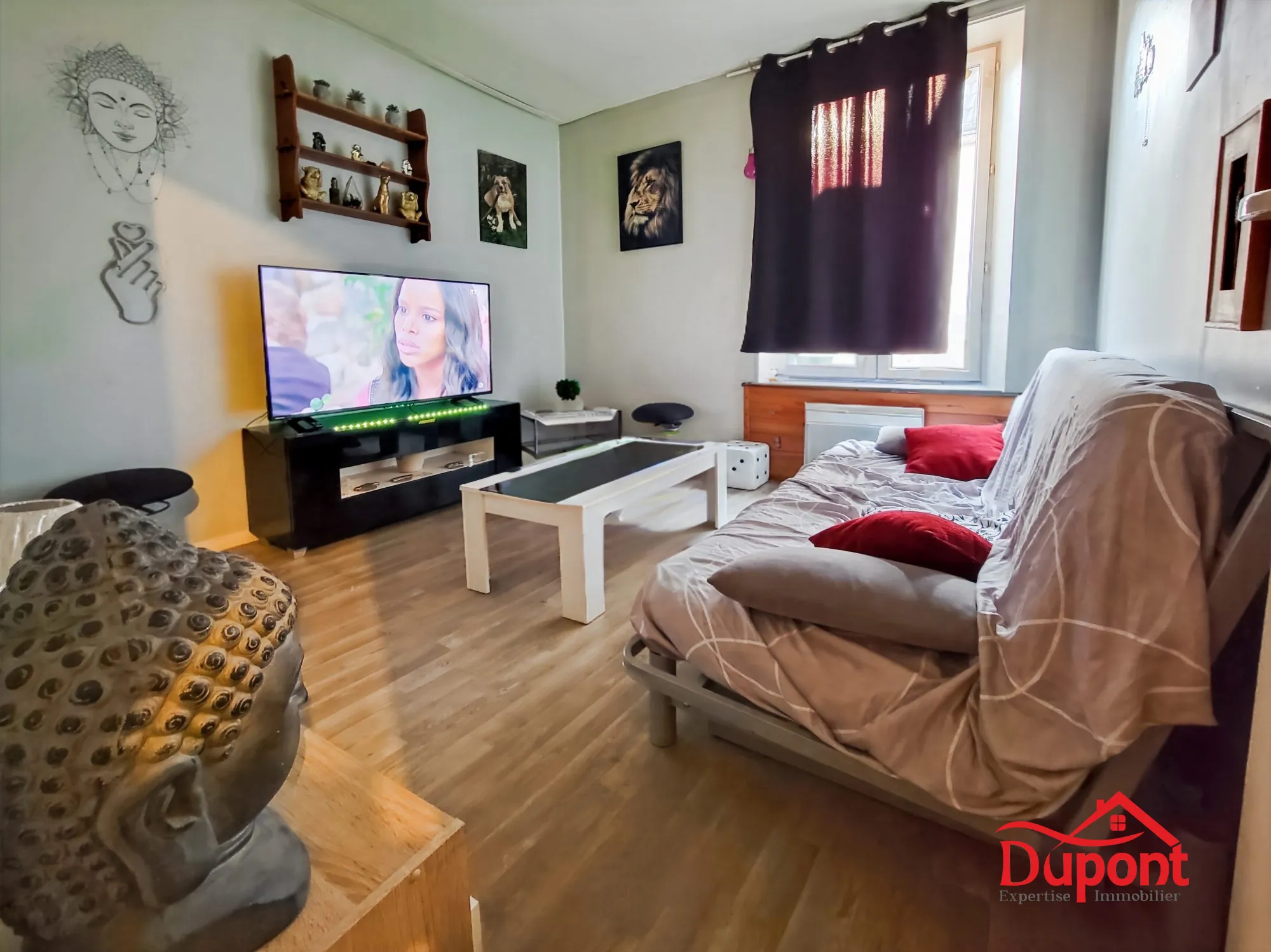 Immeuble à Revin avec deux appartements et local commercial à vendre 