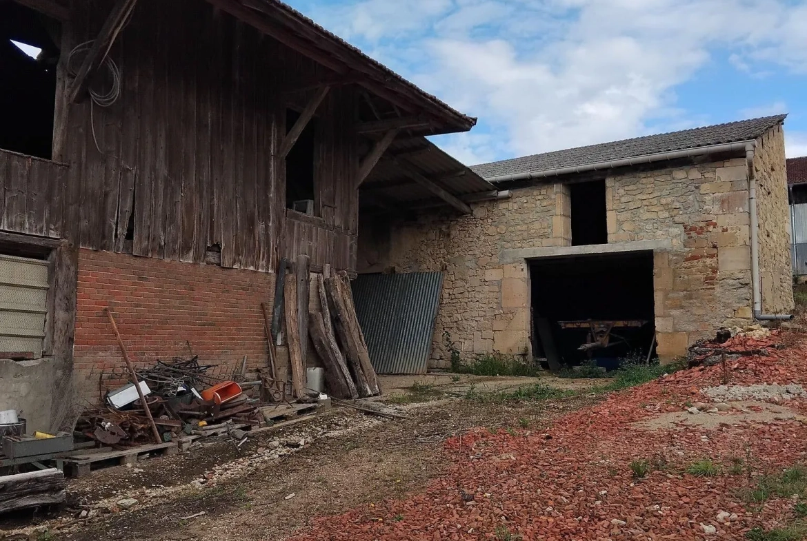 Grande grange et écuries de 360 m² à vendre à Villotte-devant-Louppy 