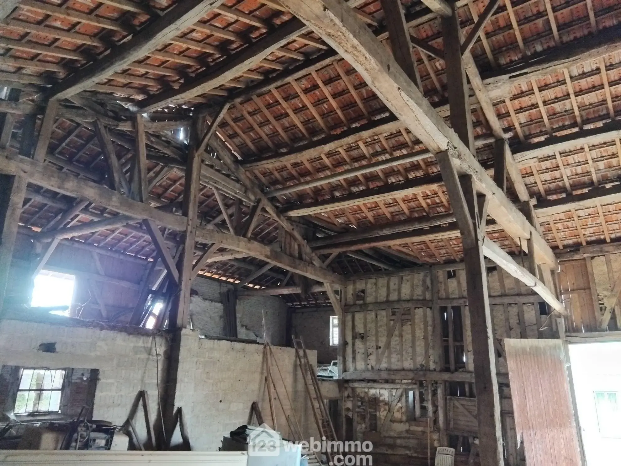 Grande grange et écuries de 360 m² à vendre à Villotte-devant-Louppy 