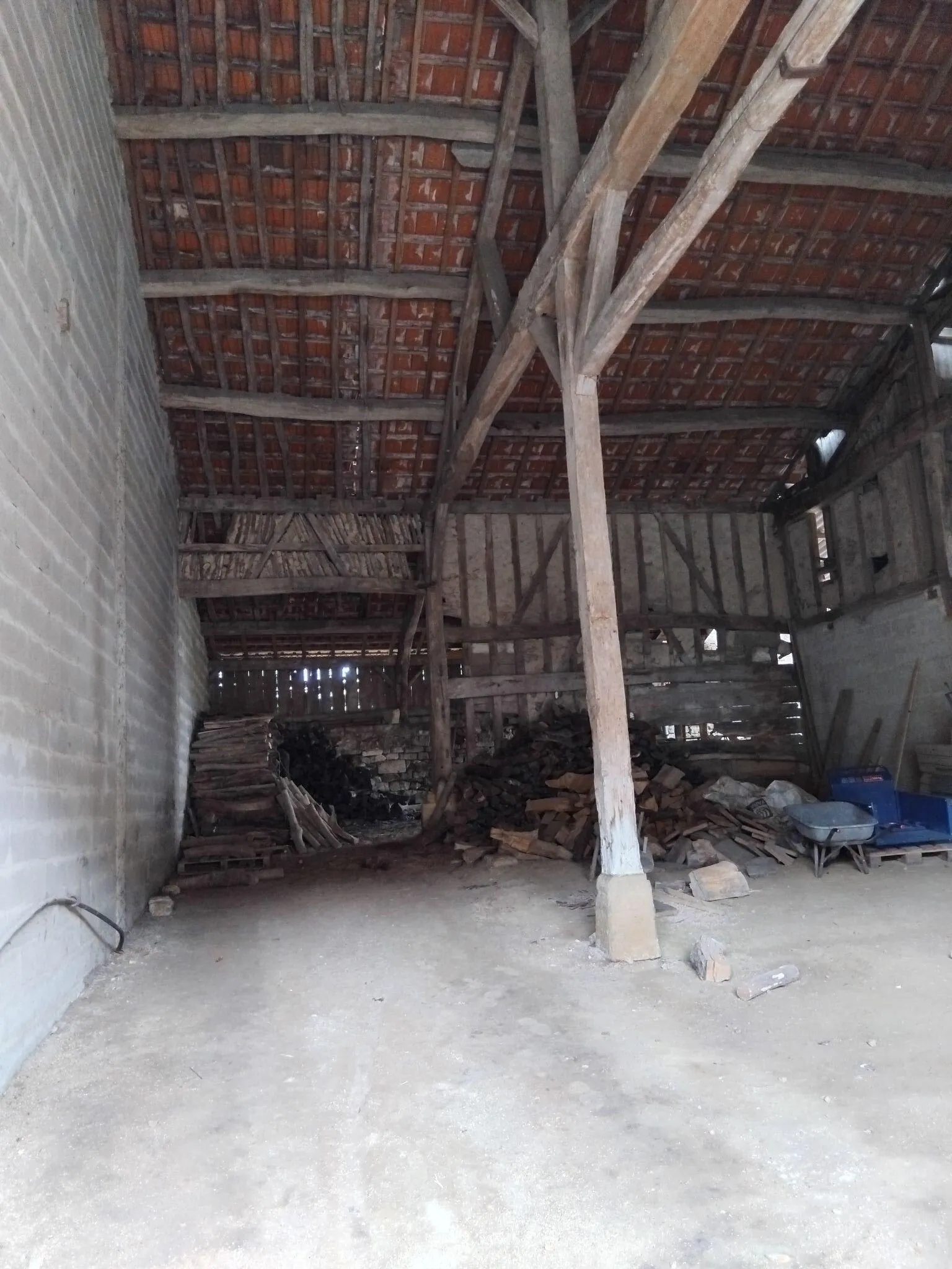 Grande grange et écuries de 360 m² à vendre à Villotte-devant-Louppy 