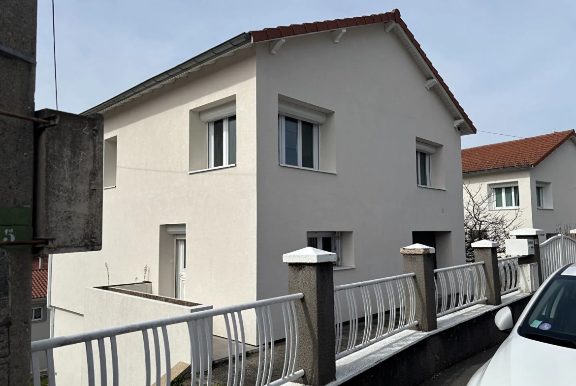 Belle maison rénovée de 102,80 m² avec garage et terrain à Unieux 