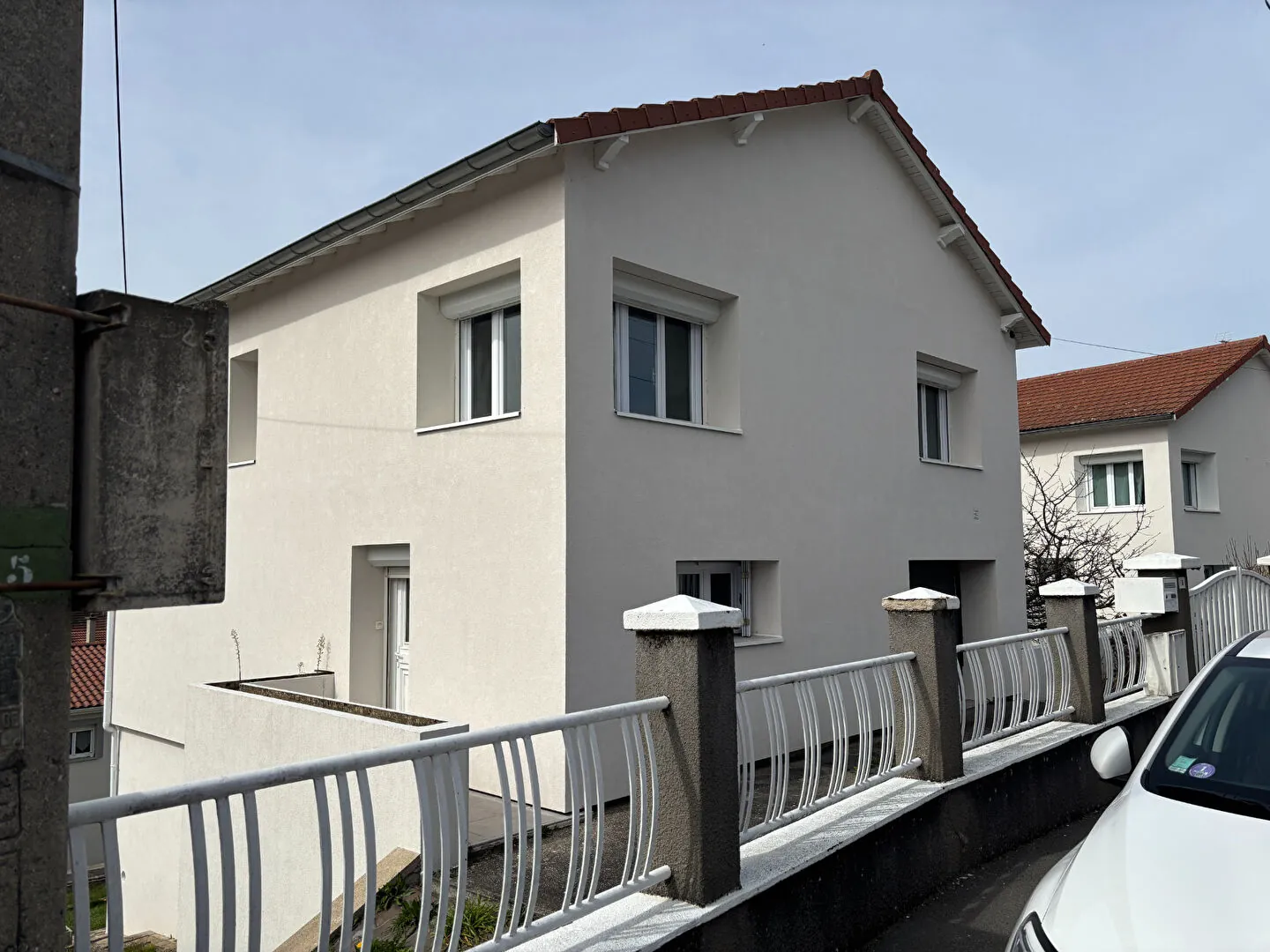 Belle maison rénovée de 102,80 m² avec garage et terrain à Unieux 