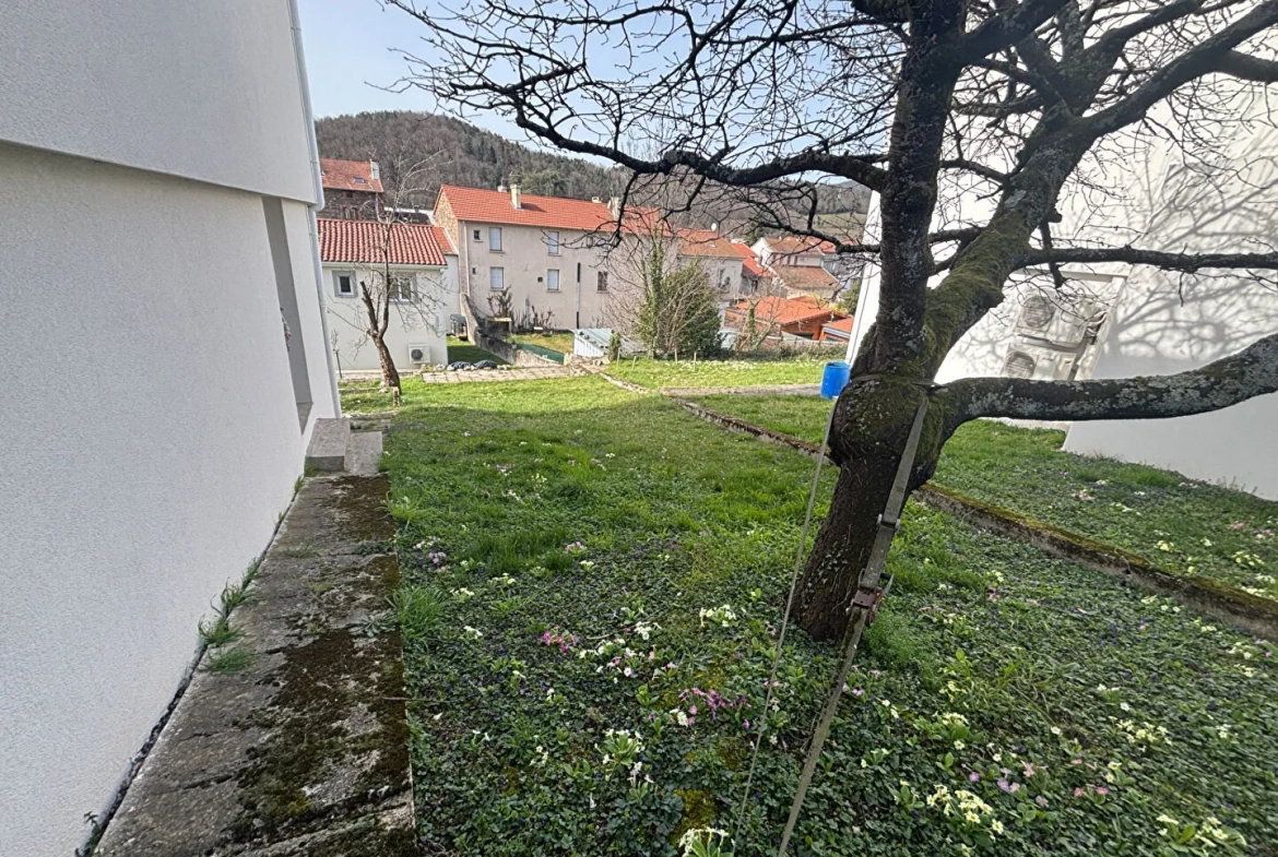 Belle maison rénovée de 102,80 m² avec garage et terrain à Unieux 