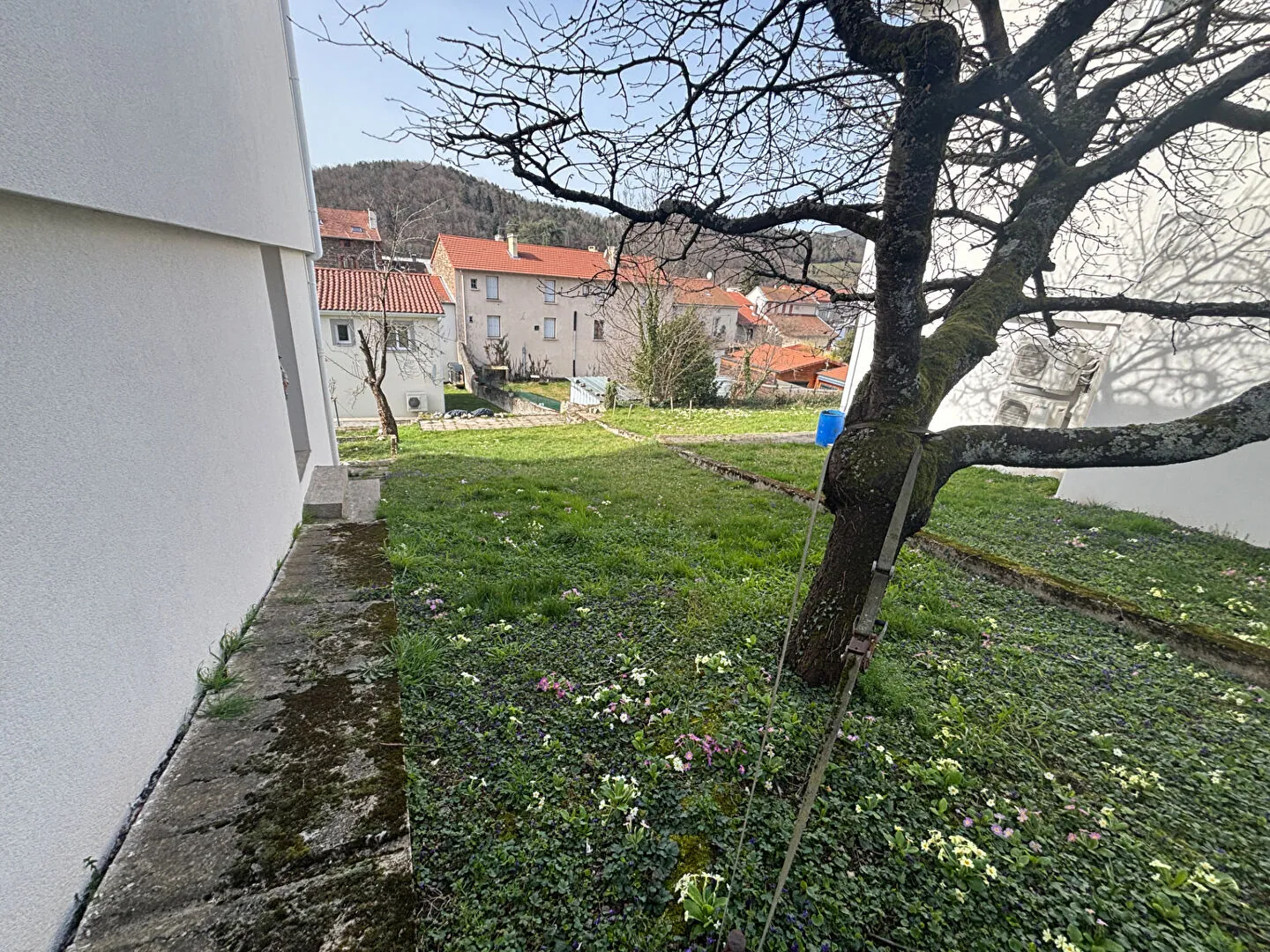 Belle maison rénovée de 102,80 m² avec garage et terrain à Unieux 