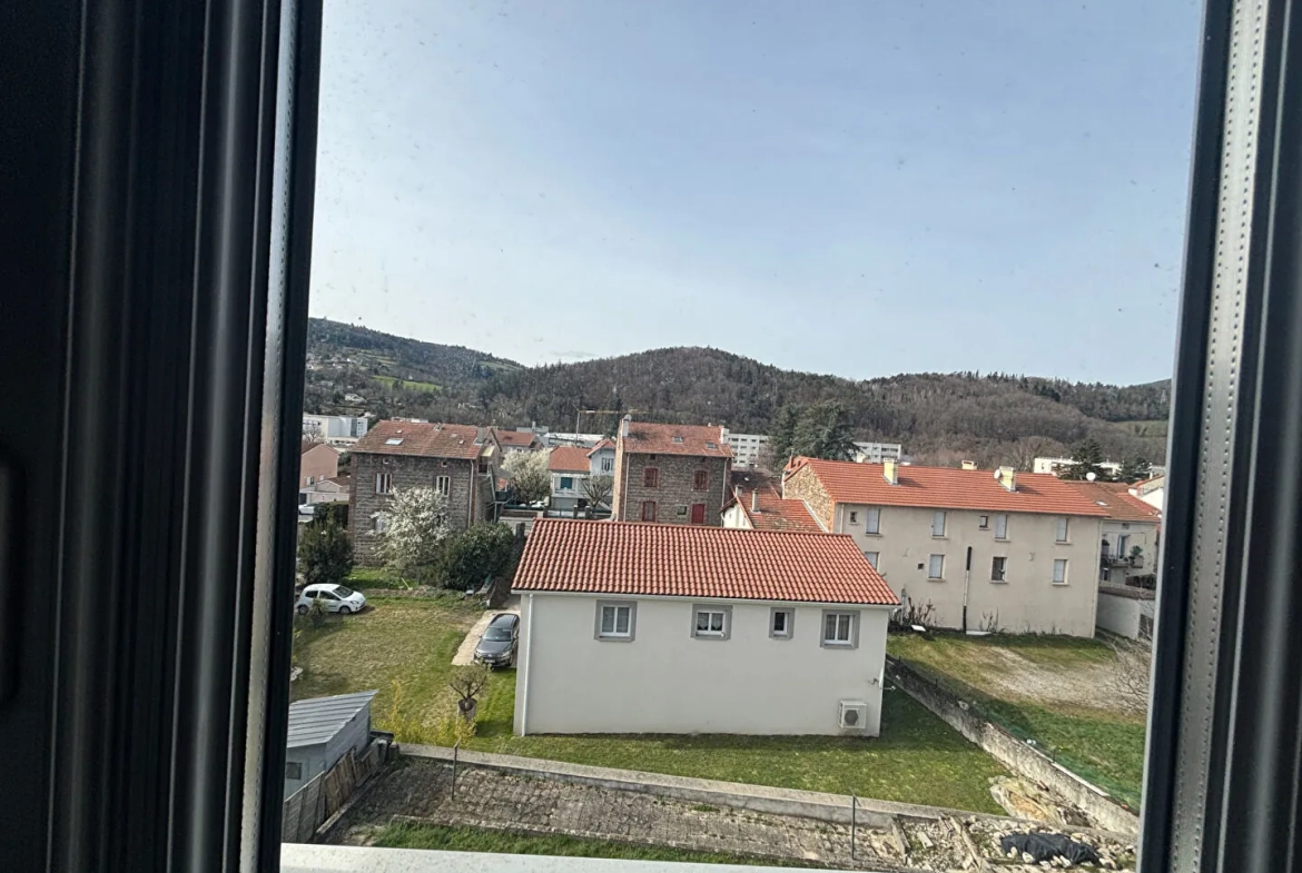 Belle maison rénovée de 102,80 m² avec garage et terrain à Unieux 
