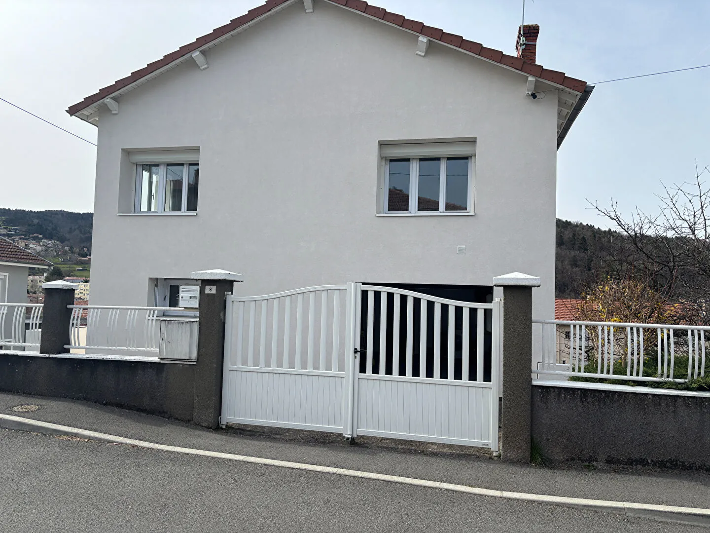 Belle maison rénovée de 102,80 m² avec garage et terrain à Unieux 