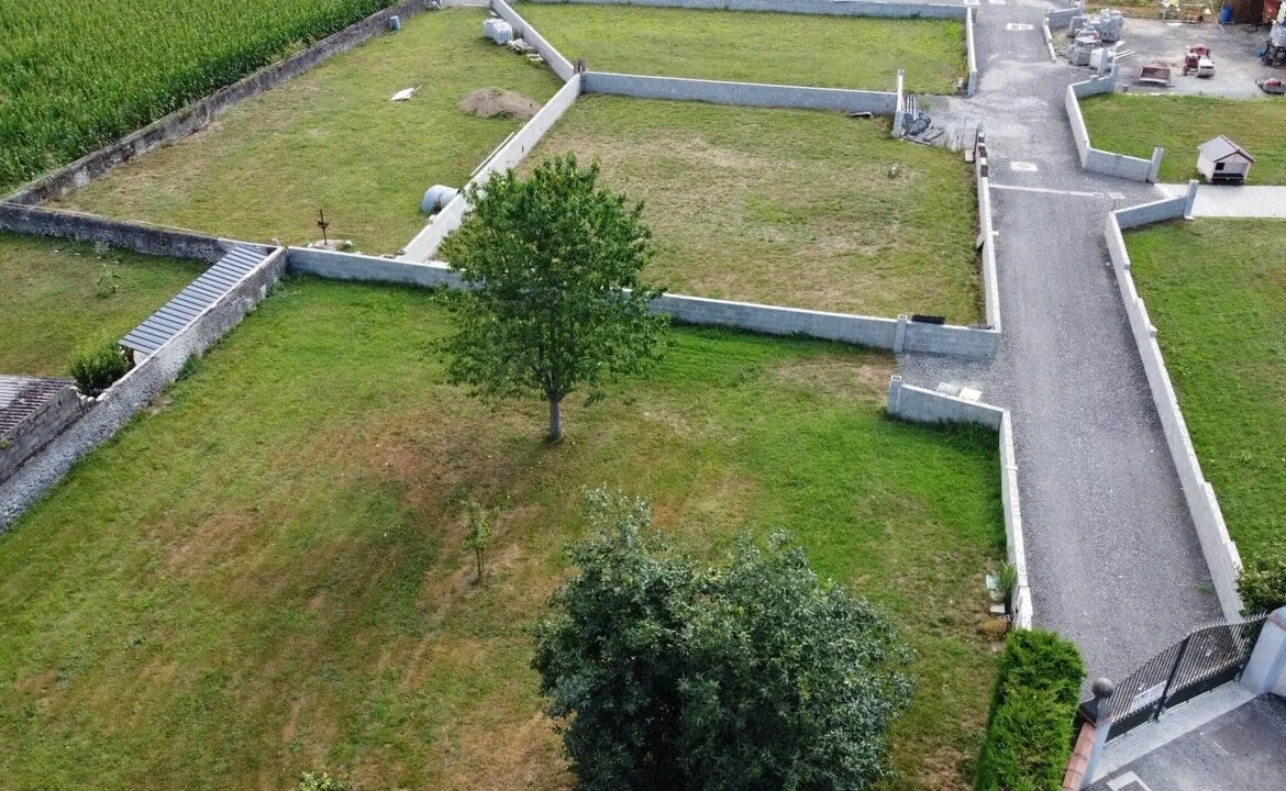 Terrain constructible de 862 m² avec vue montagne à Boeil Bezing 