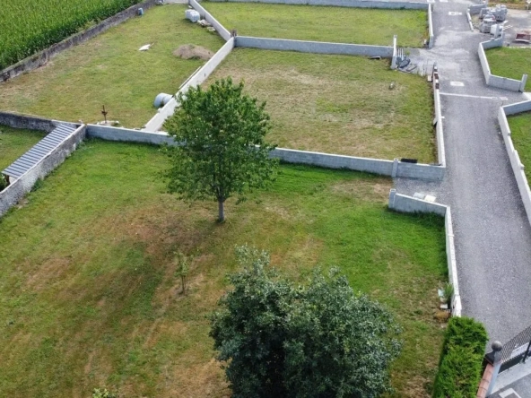Terrain constructible de 862 m² avec vue montagne à Boeil Bezing