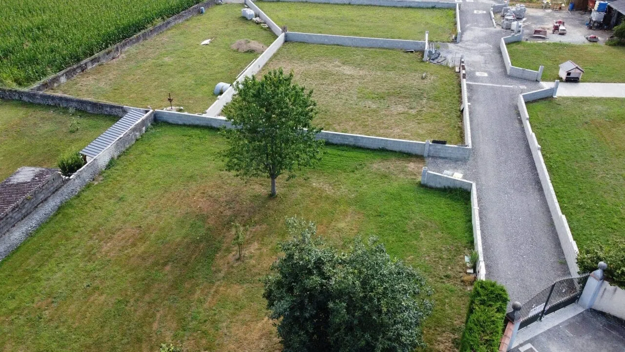 Terrain constructible de 862 m² avec vue montagne à Boeil Bezing 