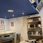Local commercial rénové avec terrasse et bureau à Lyon 8e pour activité de restauration ou commerce