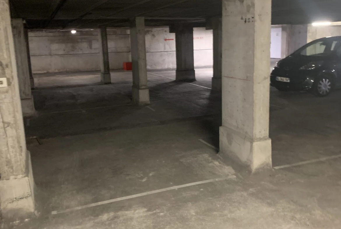 Parking en sous-sol de standing à Menton près du port et de la gare 