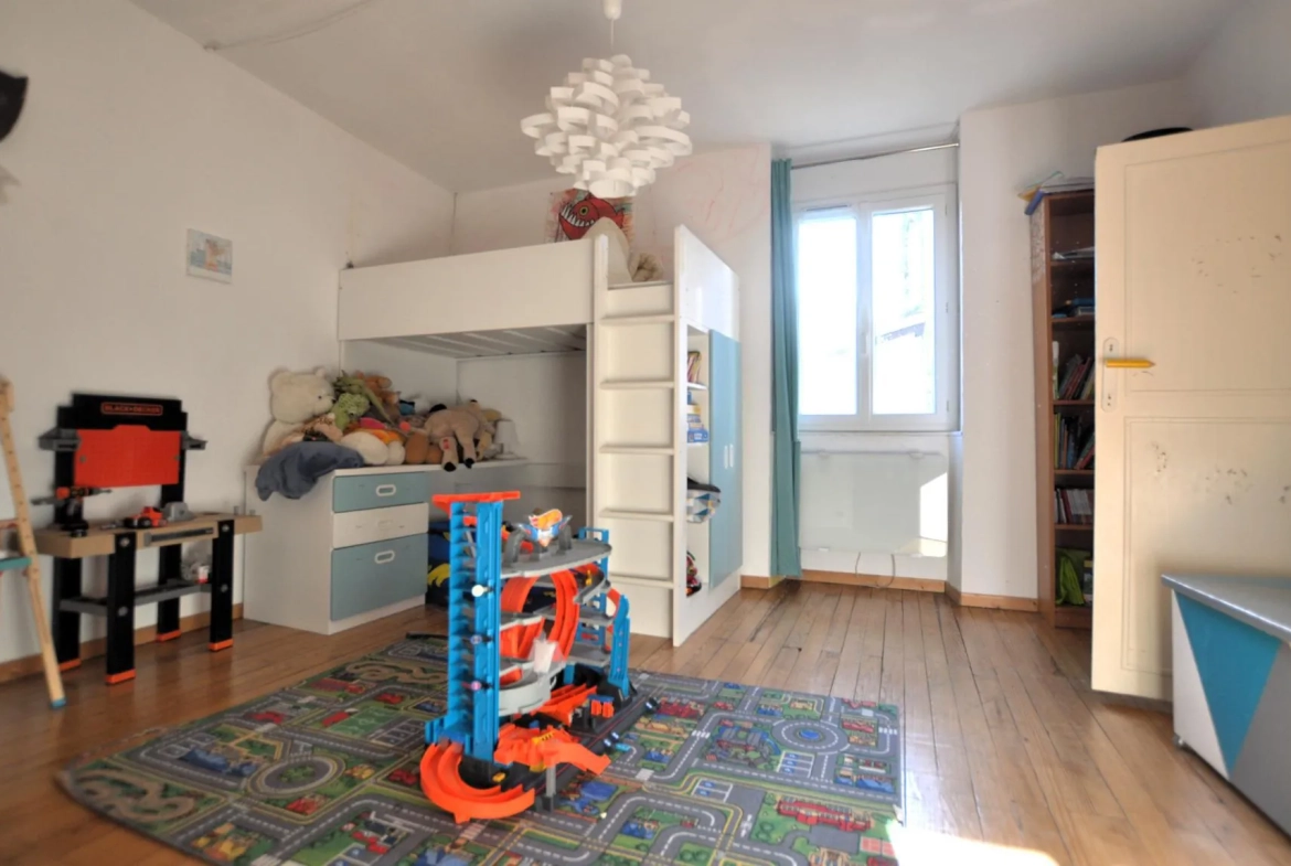 Maison à vendre à Lestiac-sur-Garonne avec 4 chambres, terrasse et garage 
