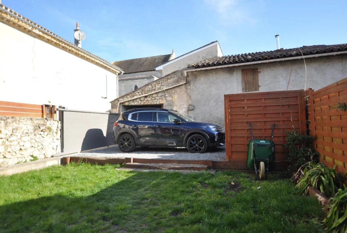 Maison à vendre à Lestiac-sur-Garonne avec 4 chambres, terrasse et garage 