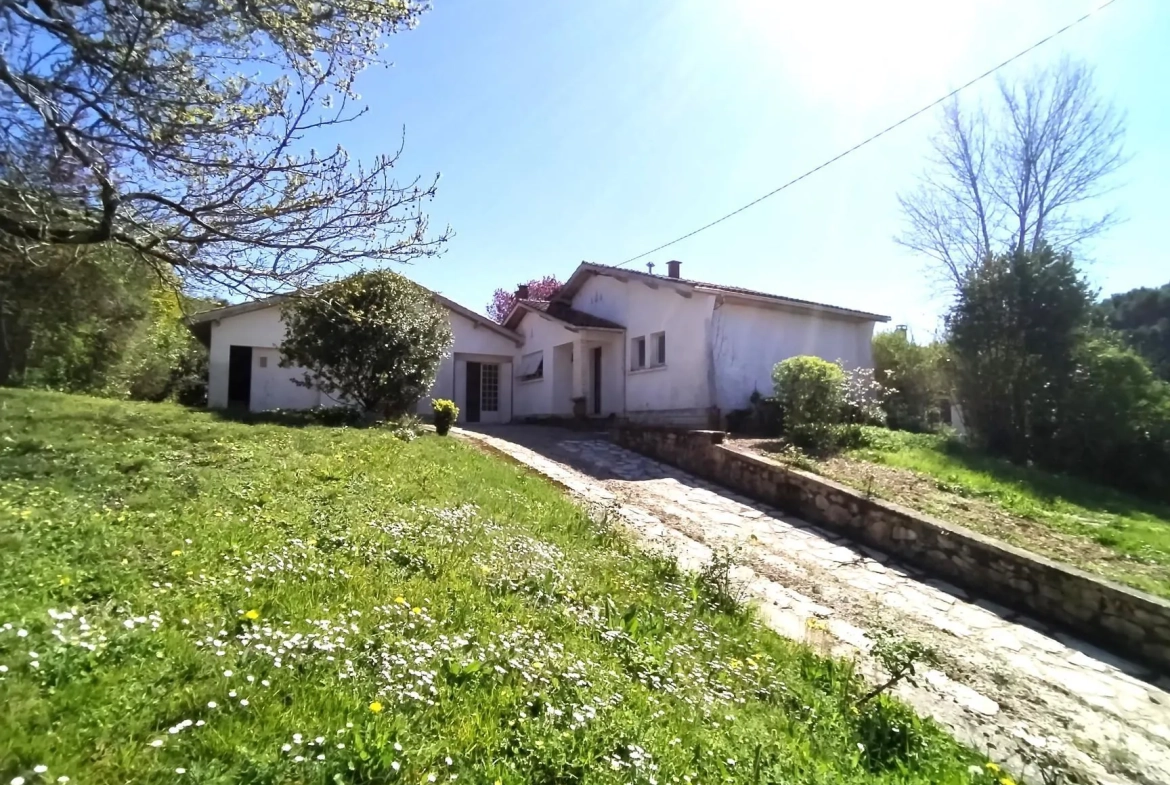 Maison de campagne à vendre près de Langon avec jardin et garage 