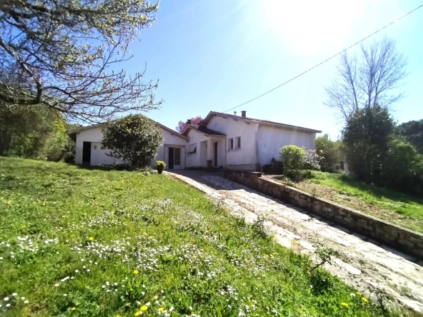 Maison de campagne à vendre près de Langon avec jardin et garage