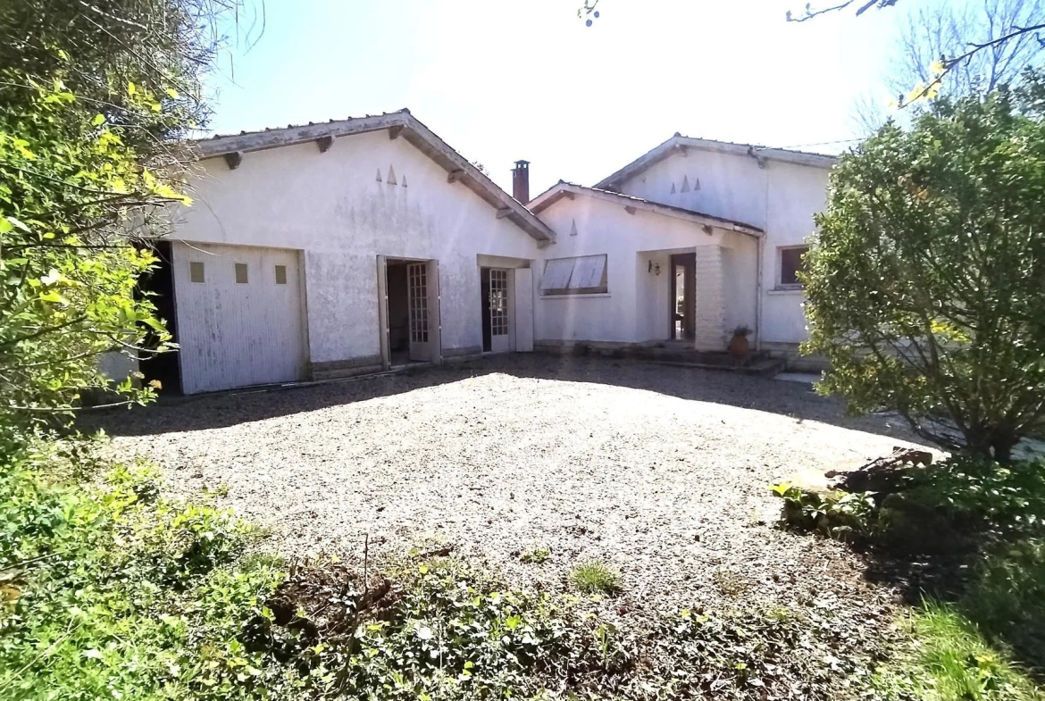 Maison de campagne à vendre près de Langon avec jardin et garage 