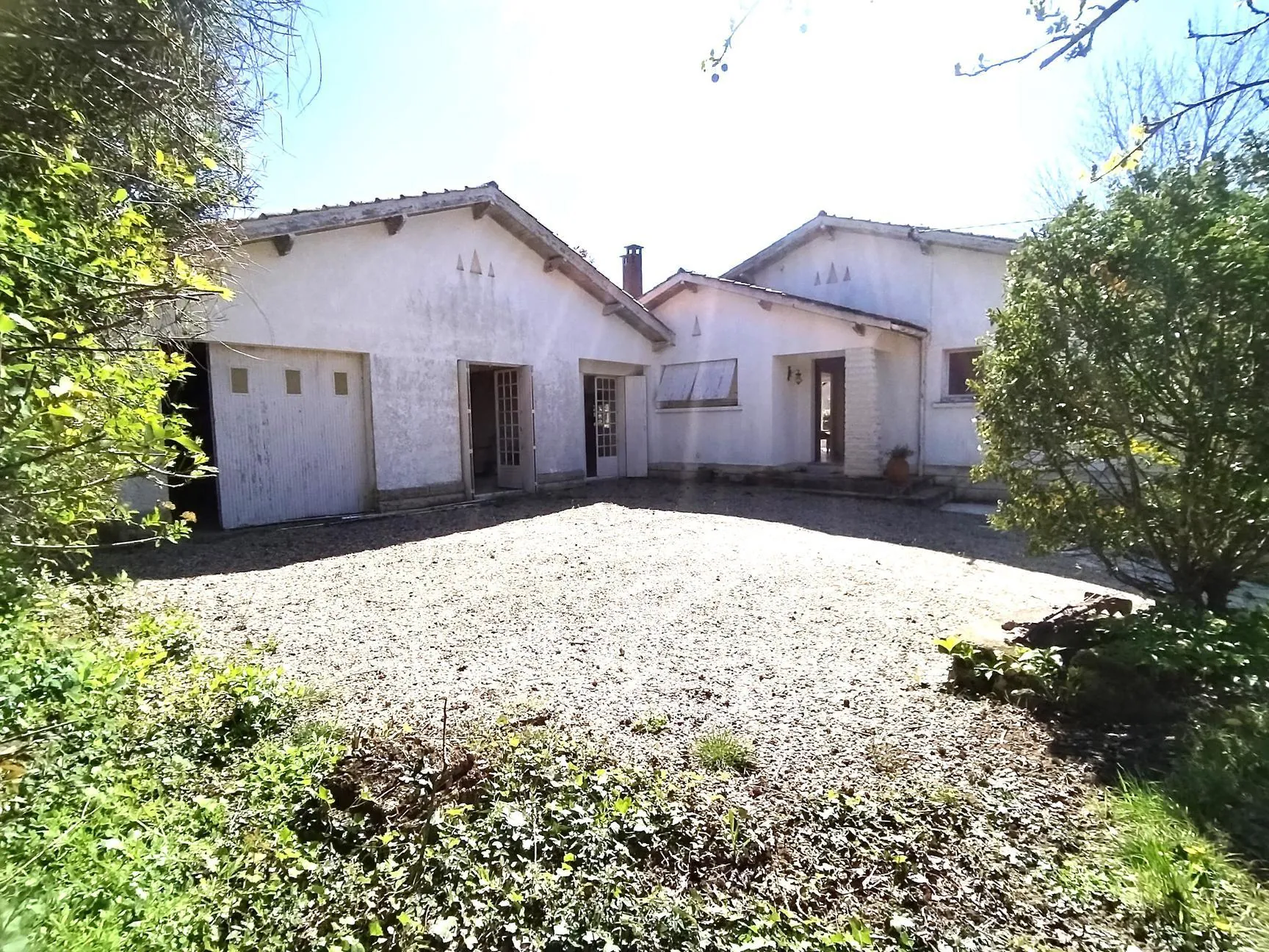 Maison de campagne à vendre près de Langon avec jardin et garage 