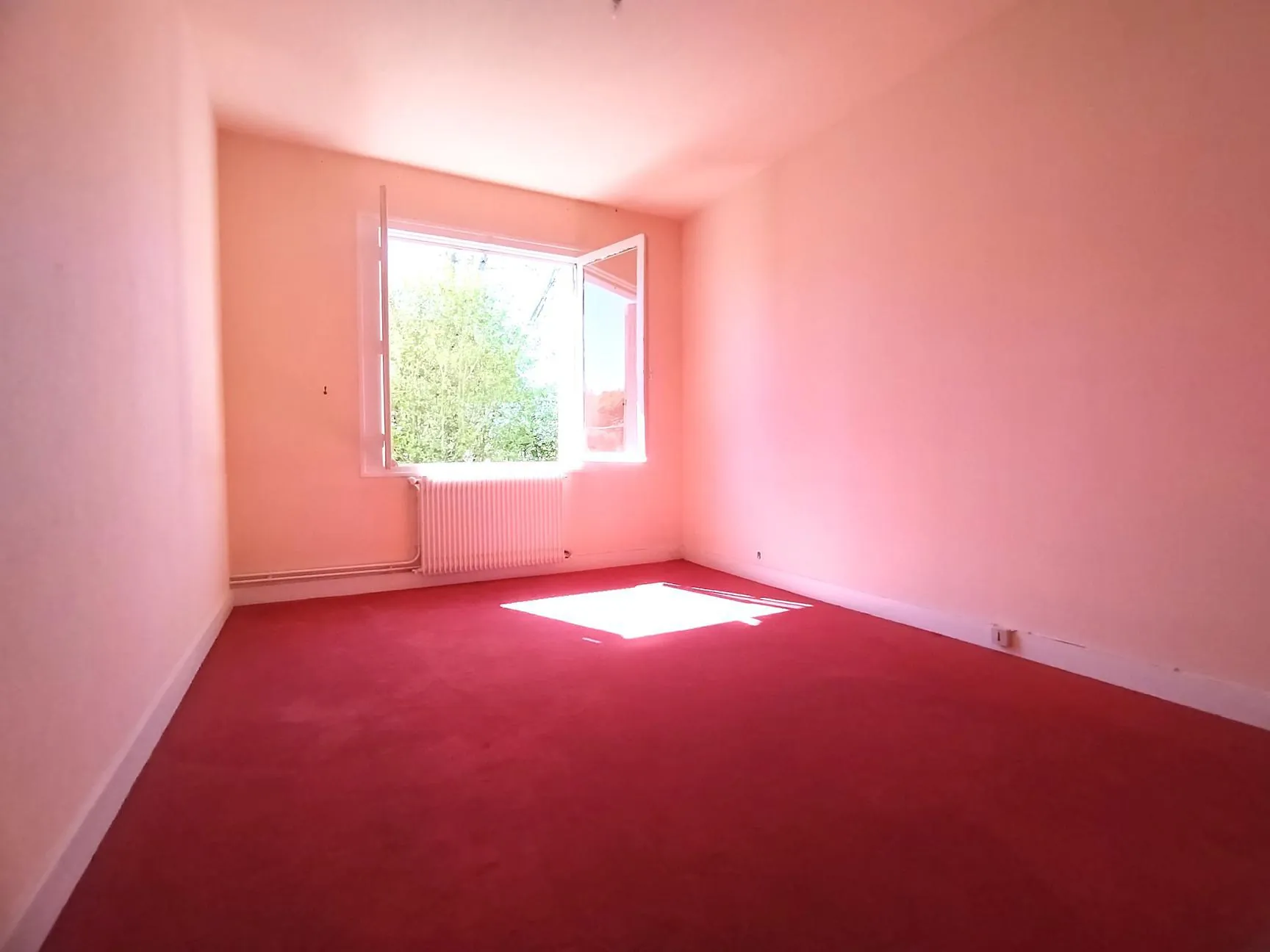 Maison de campagne à vendre près de Langon avec jardin et garage 