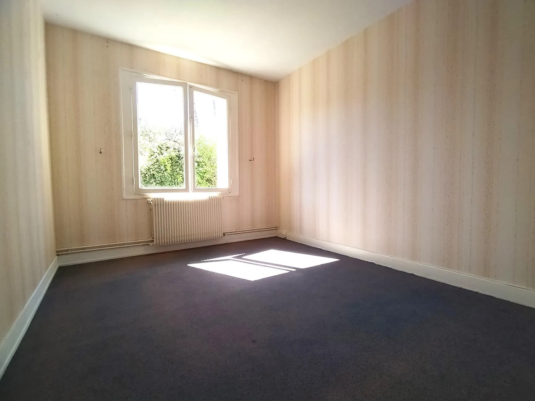 Maison de campagne à vendre près de Langon avec jardin et garage 