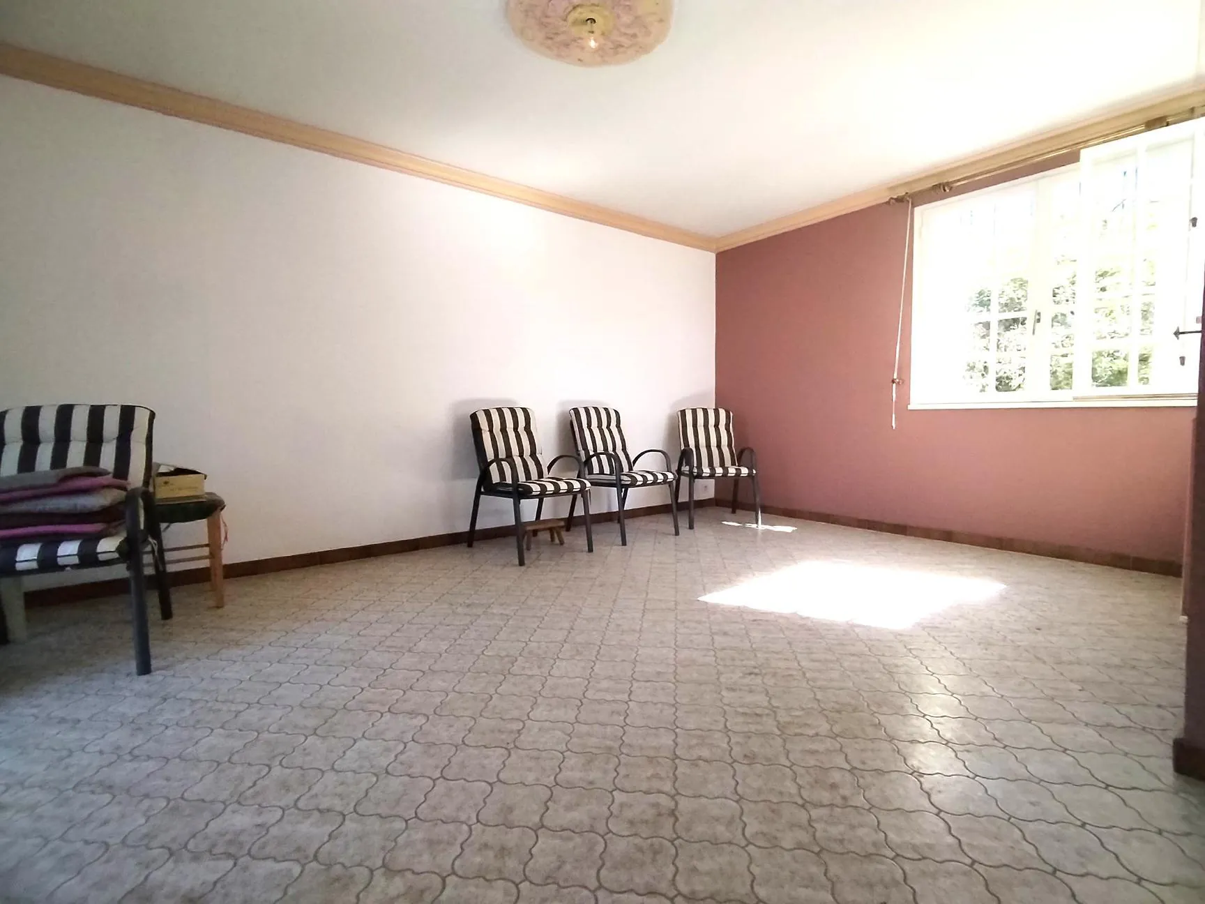 Maison de campagne à vendre près de Langon avec jardin et garage 