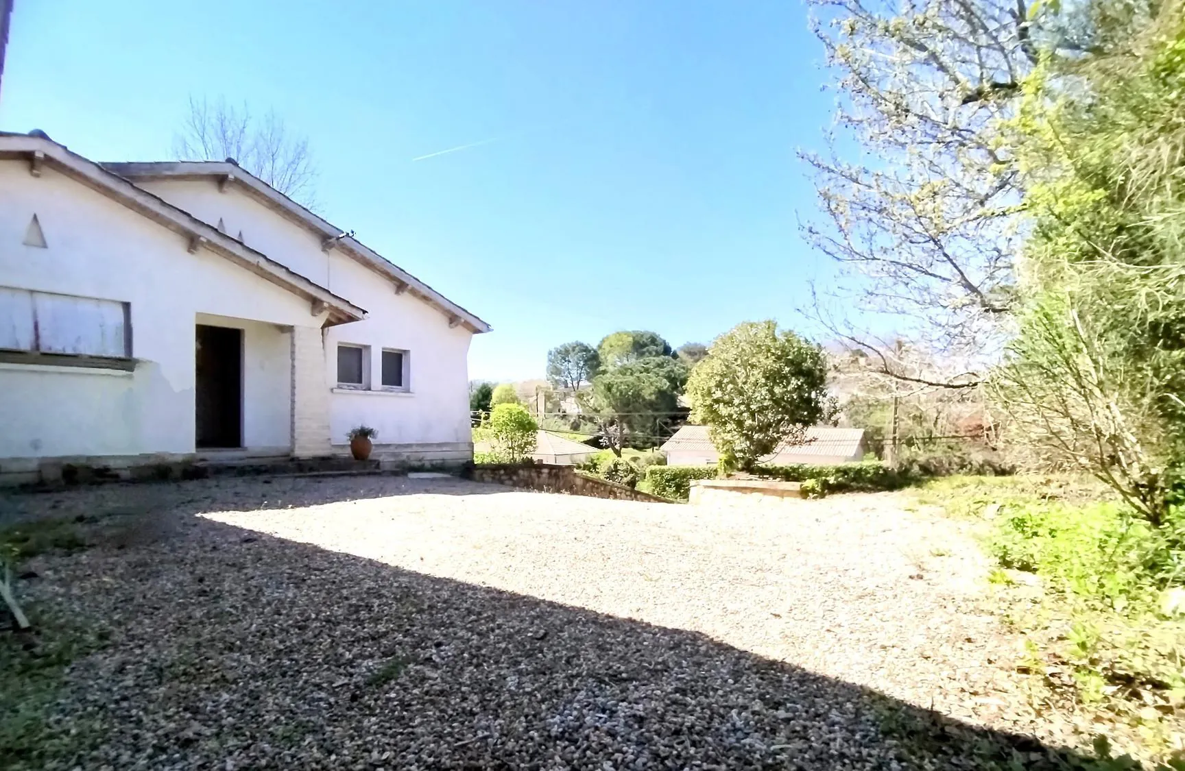 Maison de campagne à vendre près de Langon avec jardin et garage 
