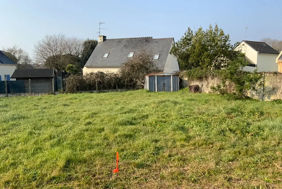 Terrain constructible à Saint Marc Sur Mer de 377 m² pour votre projet immobilier 