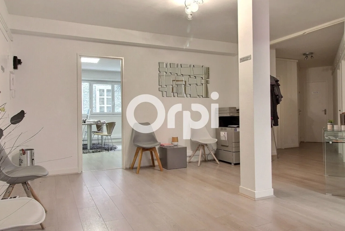 Spacieux appartement 5 pièces à vendre à Pau Centre-ville avec parking et cave 