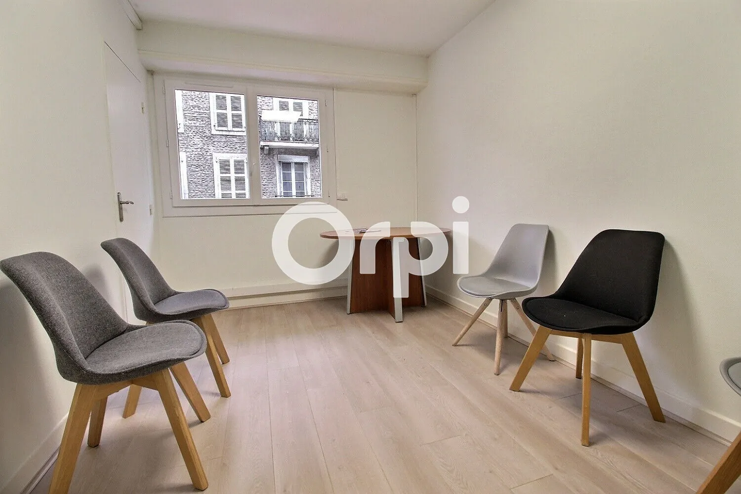 Spacieux appartement 5 pièces à vendre à Pau Centre-ville avec parking et cave 