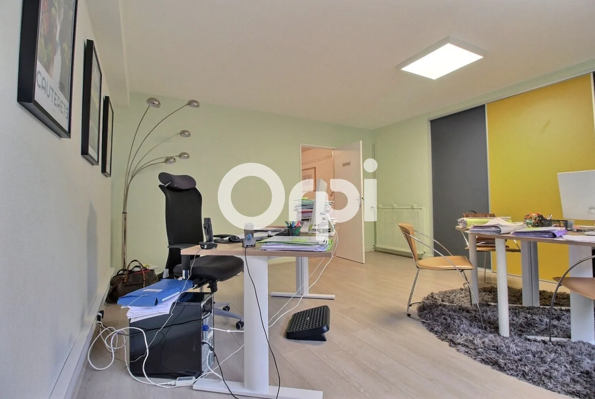 Spacieux appartement 5 pièces à vendre à Pau Centre-ville avec parking et cave 