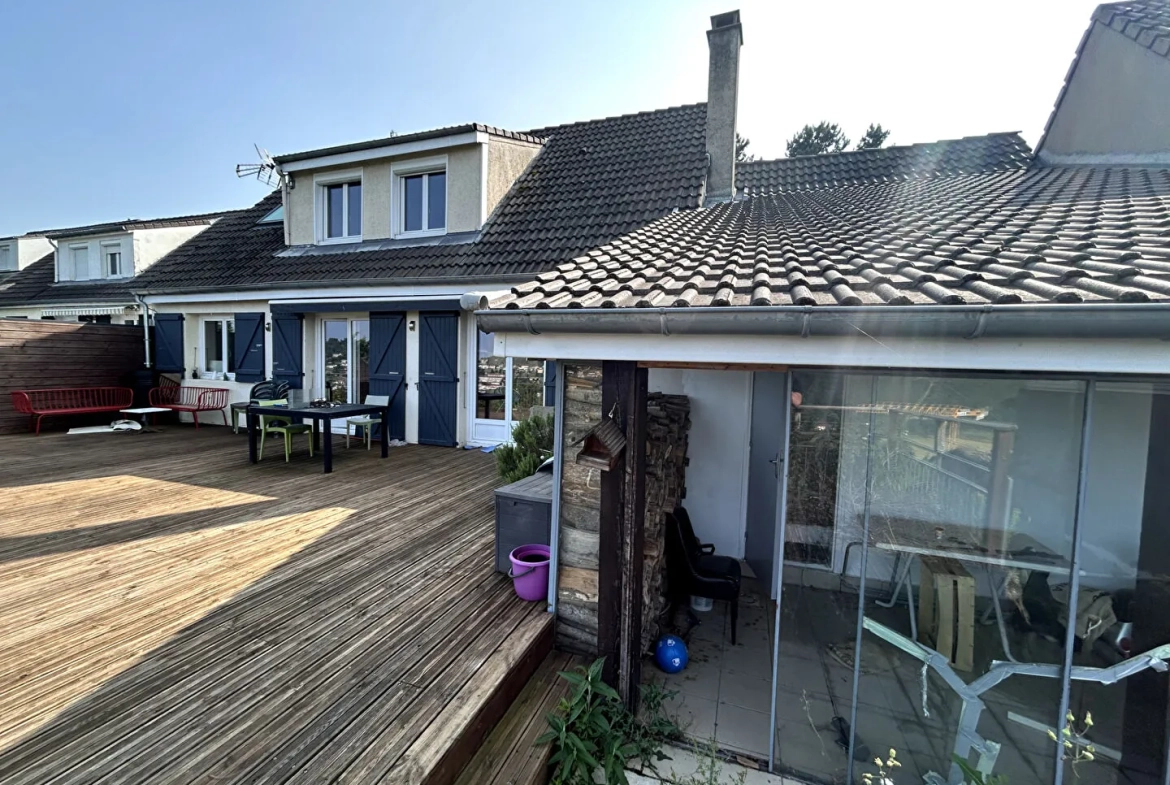 Maison mitoyenne de 147 m² avec terrain à Saint Genest Lerpt 