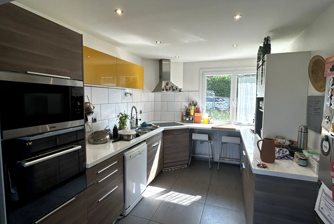 Maison mitoyenne de 147 m² avec terrain à Saint Genest Lerpt 