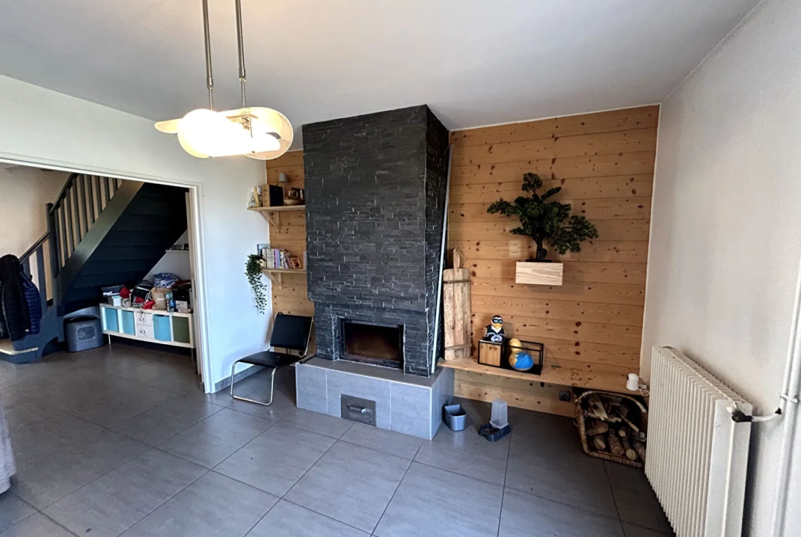 Maison mitoyenne de 147 m² avec terrain à Saint Genest Lerpt 