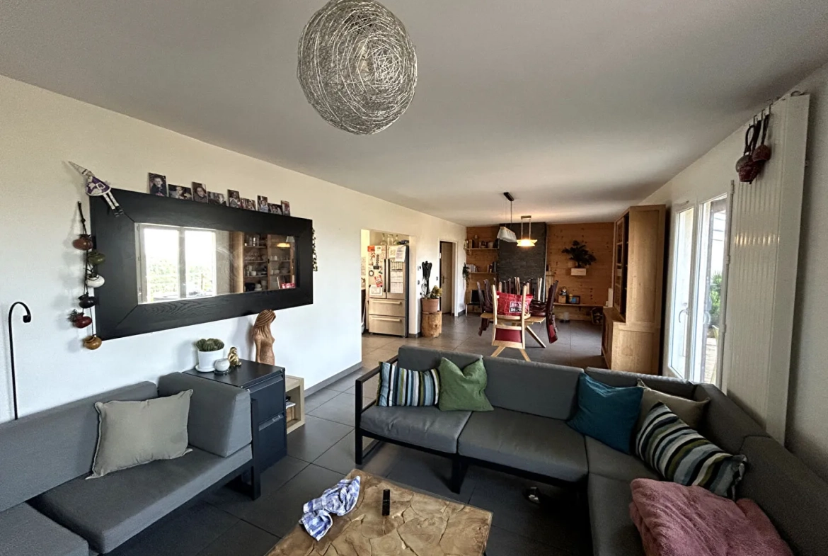 Maison mitoyenne de 147 m² avec terrain à Saint Genest Lerpt 