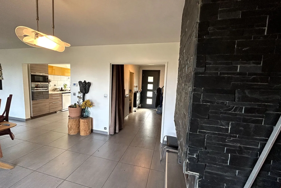 Maison mitoyenne de 147 m² avec terrain à Saint Genest Lerpt 