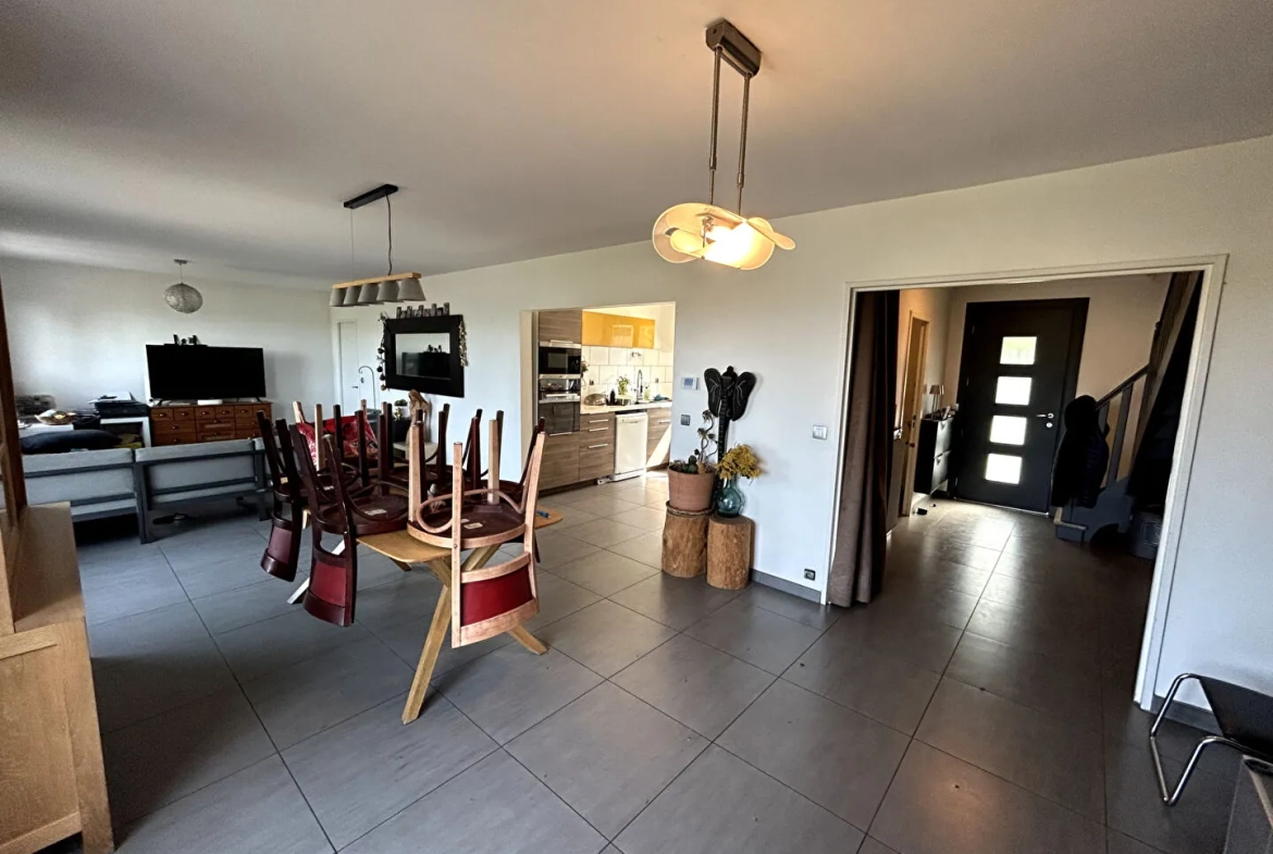 Maison mitoyenne de 147 m² avec terrain à Saint Genest Lerpt 
