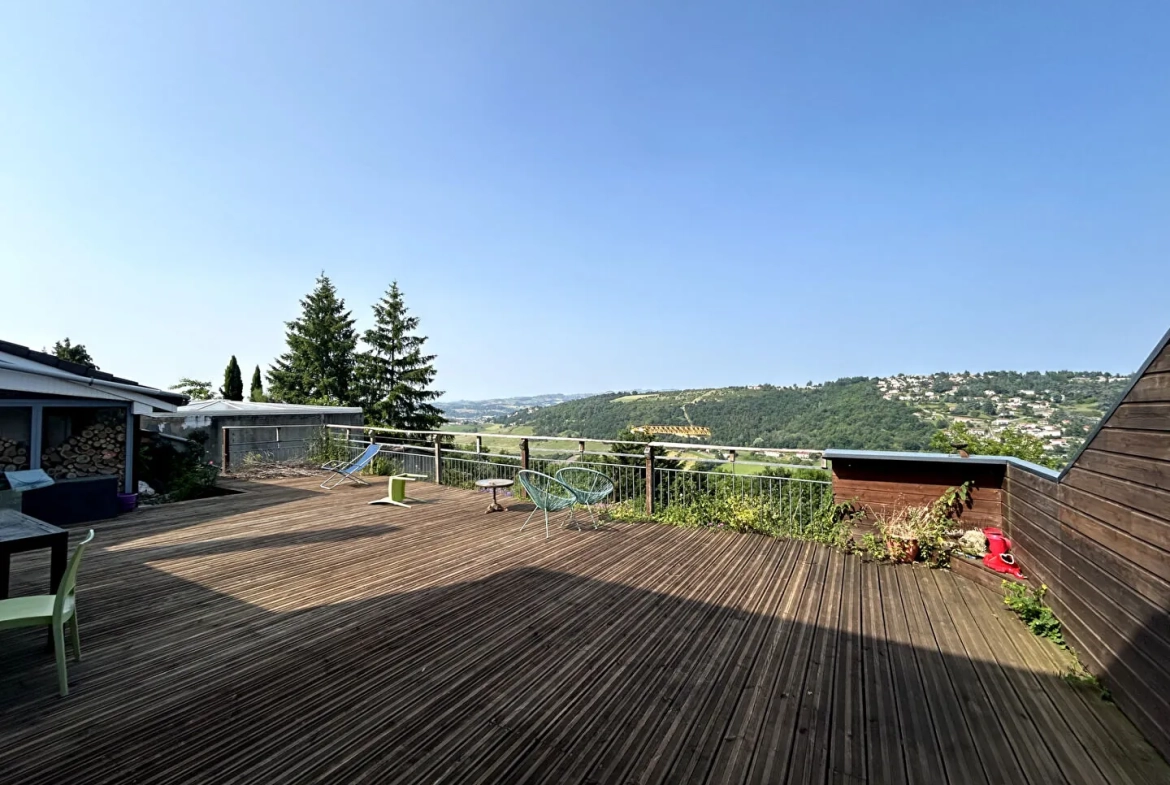 Maison mitoyenne de 147 m² avec terrain à Saint Genest Lerpt 