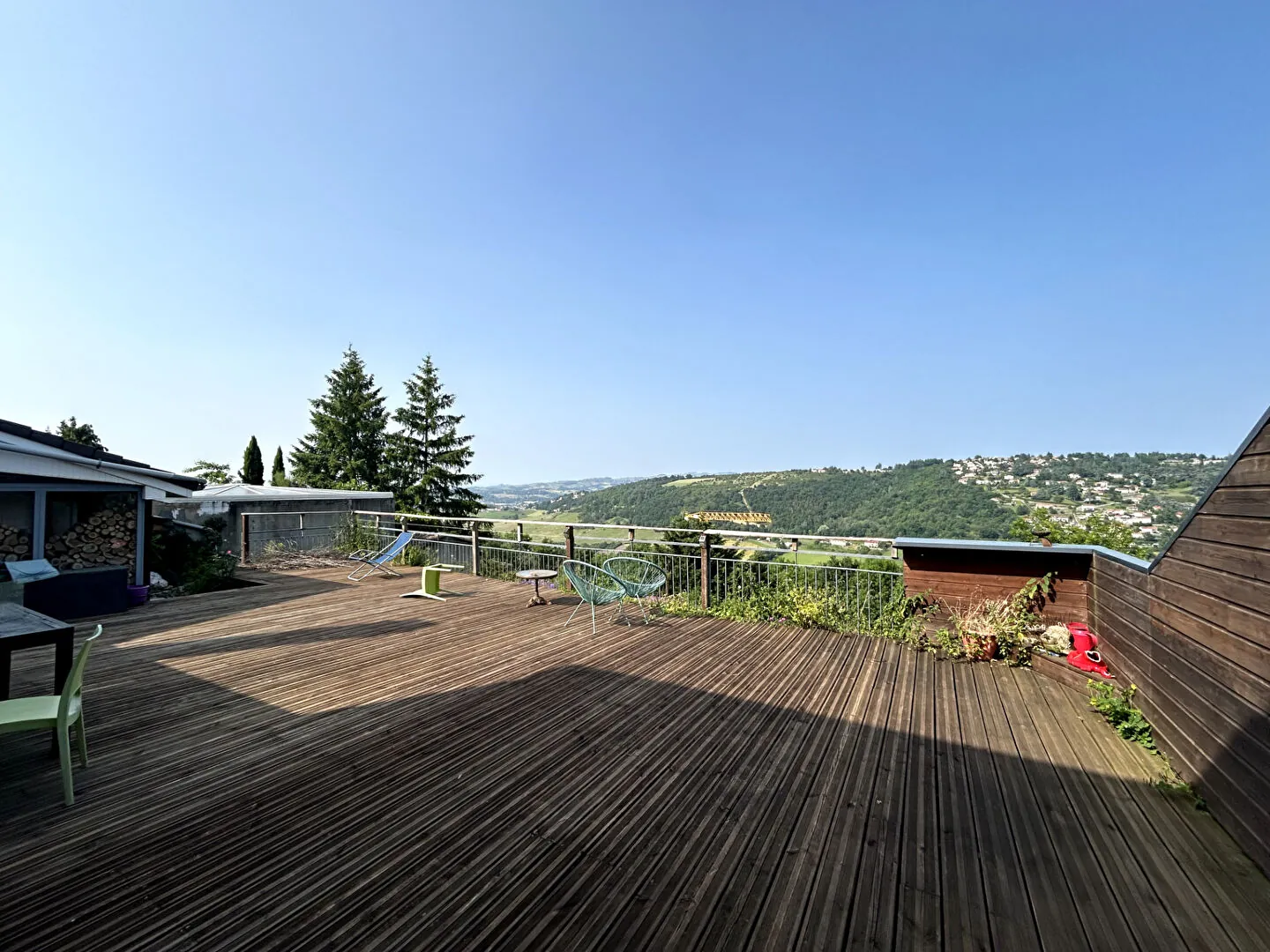 Maison mitoyenne de 147 m² avec terrain à Saint Genest Lerpt 