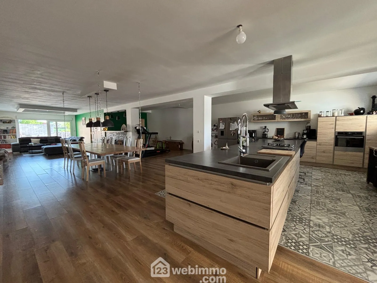 Grande maison familiale rénovée à Vacherauville avec jardin et grange 