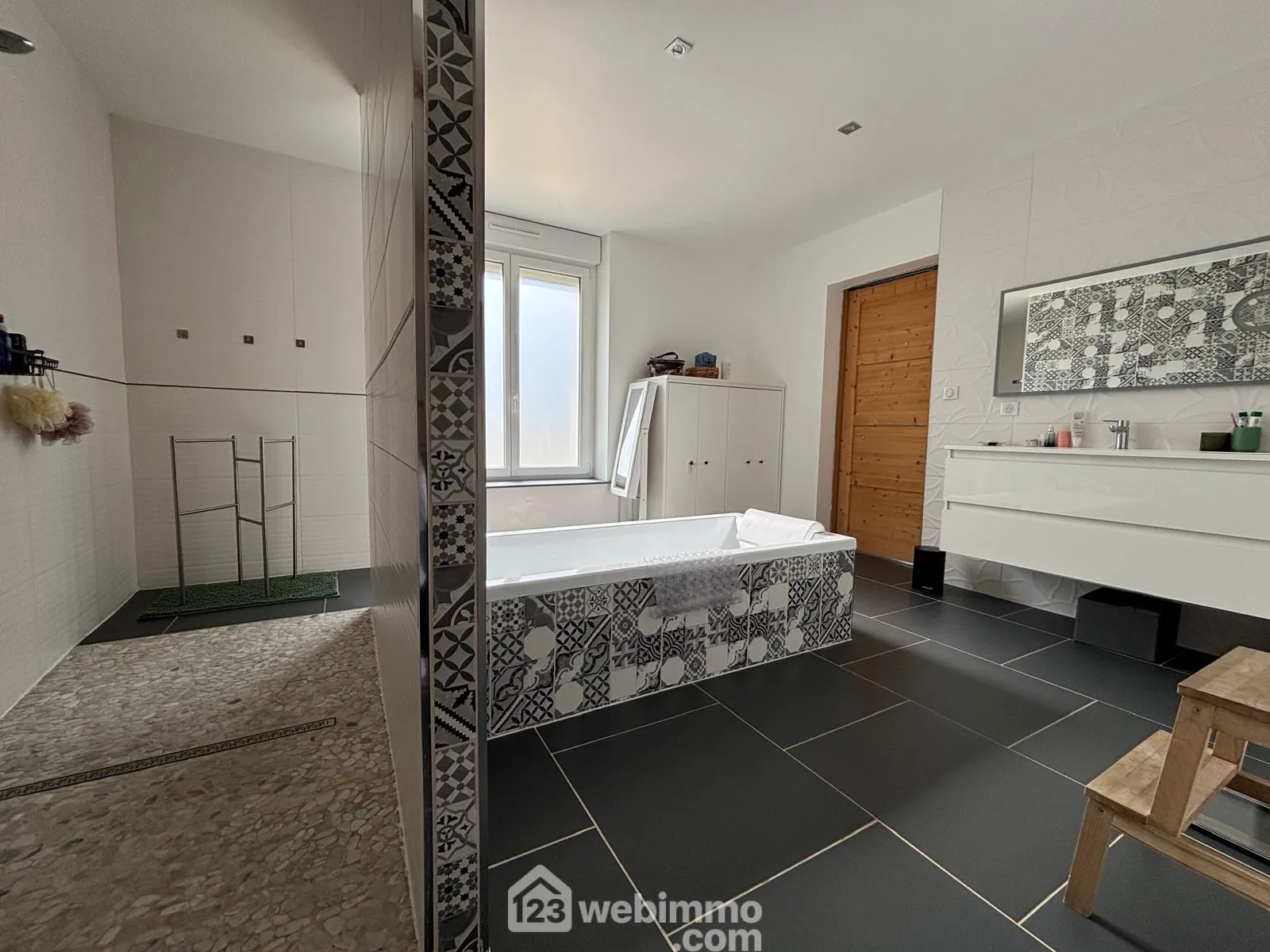 Grande maison familiale rénovée à Vacherauville avec jardin et grange 