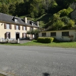 Maison ancienne avec 8 chambres à Ferrières, idéal pour Gîtes ou famille, près des montagnes