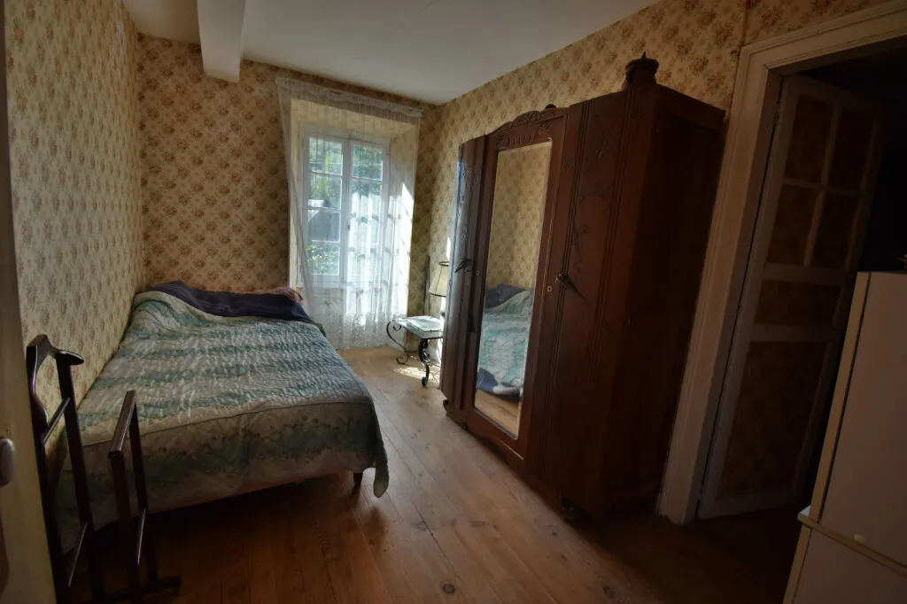 Maison ancienne avec 8 chambres à Ferrières, idéal pour Gîtes ou famille, près des montagnes 
