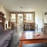 Maison de ville de 144 m² à Poitiers Montierneuf avec cour et caves voûtées