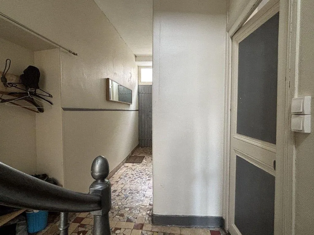 Maison de ville de 144 m² à Poitiers Montierneuf avec cour et caves voûtées 
